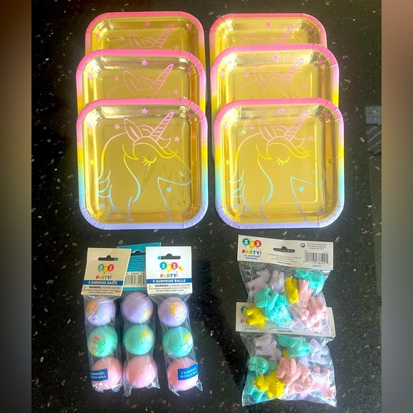 Unicorn & Rainbows Party Supplies Set - Gold and Pastel - Picture 1 of 5